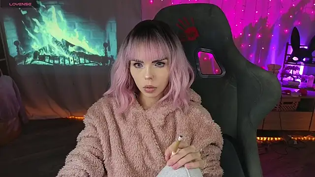 Snapshot of Kerry_Kirk chatting on 03-17-26, 09:29 Kerry Kirk online show from 03-17-26, 09:29