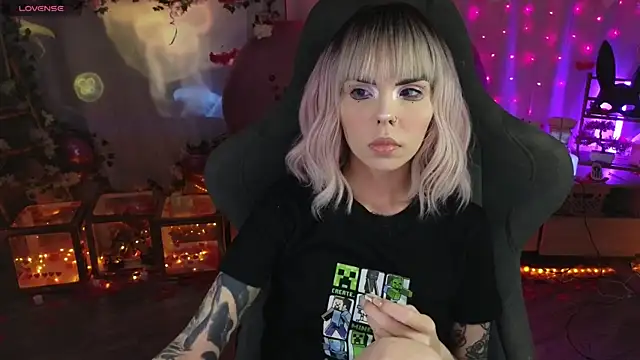 Snapshot of Kerry_Kirk chatting on 02-26-26, 09:48 Kerry Kirk online show from 02-26-26, 09:48