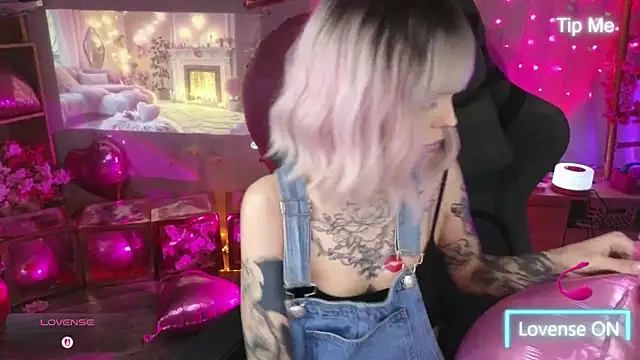 Snapshot of Kerry_Kirk chatting on 02-10-26, 09:58 Kerry Kirk online show from 02-10-26, 09:58