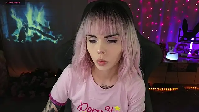 Snapshot of Kerry_Kirk chatting on 03-23-26, 10:42 Kerry Kirk online show from 03-23-26, 10:42