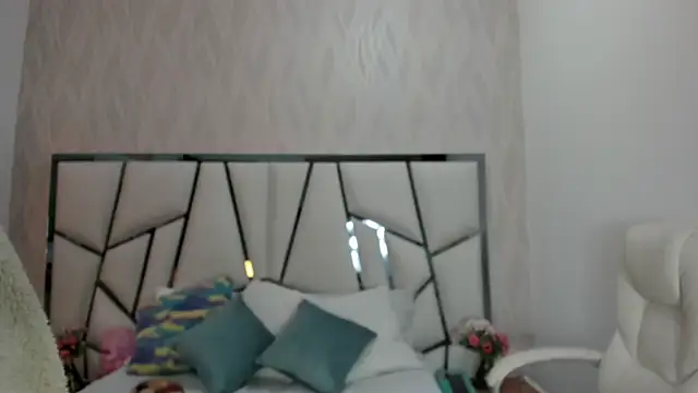  aurora18  online show from 02-05-26, 03:02