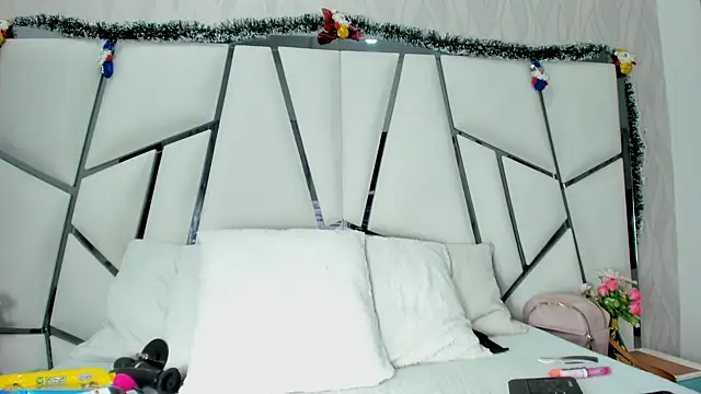  aurora18  online show from 11-29-25, 03:17