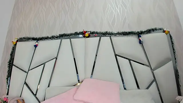  aurora18  online show from 12-16-25, 03:11