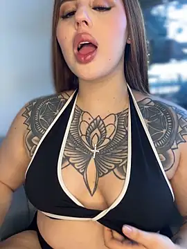 ValerieHilton online show from 10-25-25, 09:37