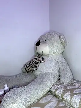 ValerieHilton online show from 11-19-25, 10:10