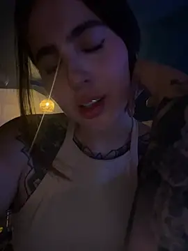 Snapshot of ValerieHilton chatting on 02-21-25, 12:05 ValerieHilton online show from 02-21-25, 12:05