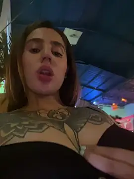 Snapshot of ValerieHilton chatting on 03-18-25, 02:18 ValerieHilton online show from 03-18-25, 02:18