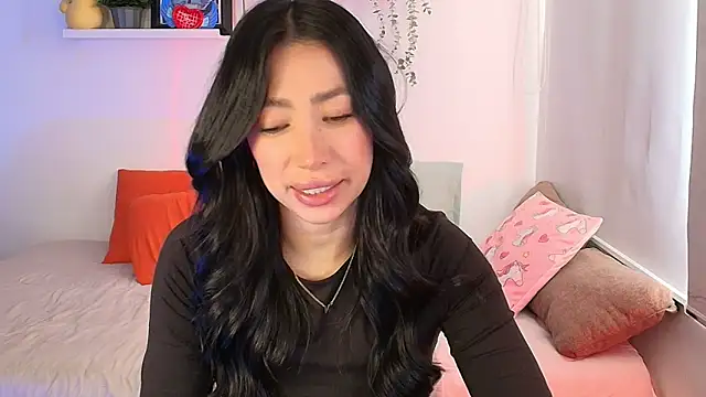 lilyy evanss online show from 04-08-26, 10:00