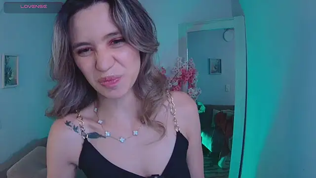 Snapshot of Lucy_Princes chatting on 09-20-25, 01:54 Lucy Princes online show from 09-20-25, 01:54