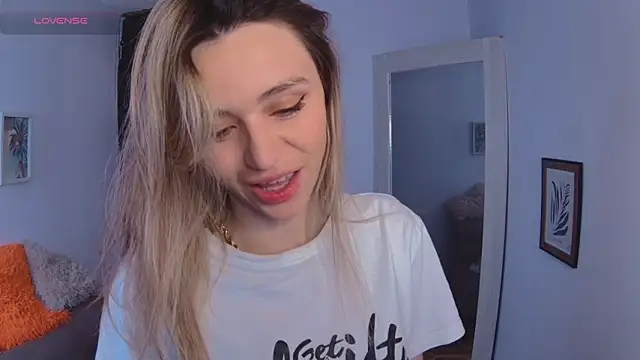 Snapshot of Lucy_Princes chatting on 03-20-25, 05:02 Lucy Princes online show from 03-20-25, 05:02