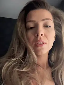 Snapshot of SonyaD_ chatting on 03-20-25, 06:52 SonyaD  online show from 03-20-25, 06:52