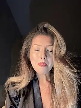 Snapshot of SonyaD_ chatting on 03-18-25, 03:23 SonyaD  online show from 03-18-25, 03:23