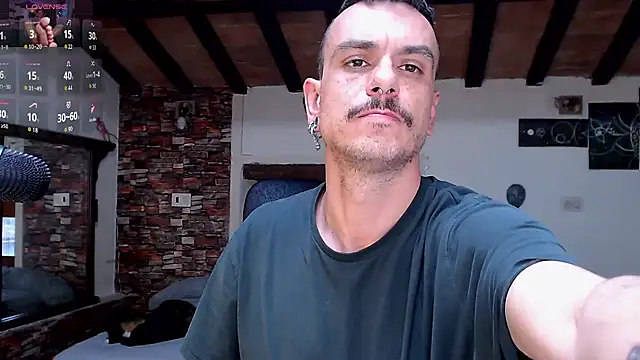 Snapshot of cek_186 chatting on 04-19-26, 11:11 cek 186 online show from 04-19-26, 11:11