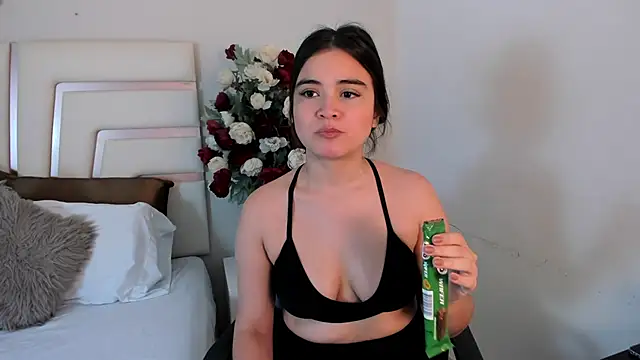 CamilaSofiia online show from 03-18-25, 07:33