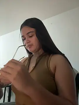 CamilaSofiia online show from 12-16-25, 02:49