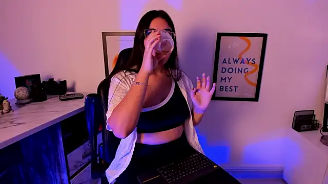 CamilaSofiia online show from 10-27-25, 07:59