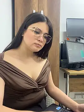 CamilaSofiia online show from 10-04-25, 07:37