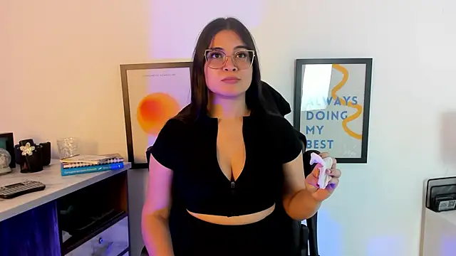 CamilaSofiia online show from 10-28-25, 06:18