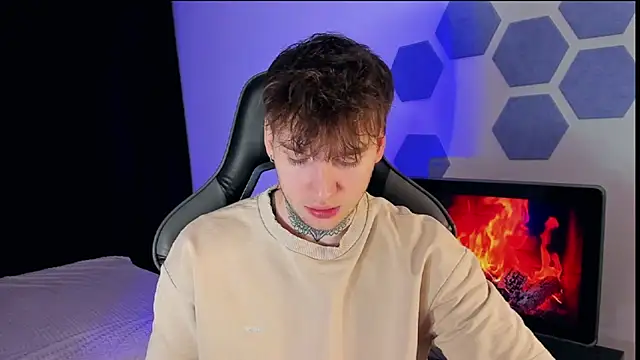 Chris Tyson online show from 03-20-25, 01:35