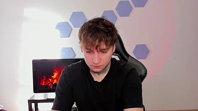 Chris Tyson online show from 11-17-25, 08:40