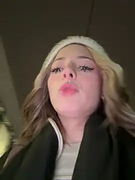 LoraaDoll online show from 12-17-25, 05:40