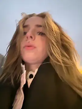 LoraaDoll online show from 10-29-25, 02:38