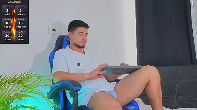 EdwardRoss  online show from 10-28-25, 08:08