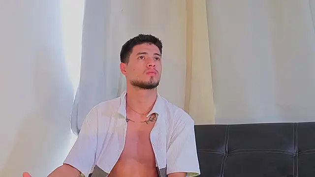 EdwardRoss  online show from 04-08-26, 01:45