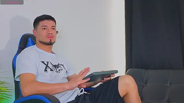 EdwardRoss  online show from 10-22-25, 07:24