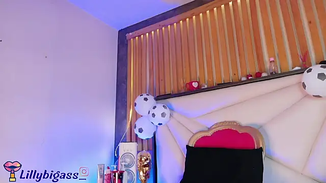 LilyyBigAss online show from 06-26-26, 11:49