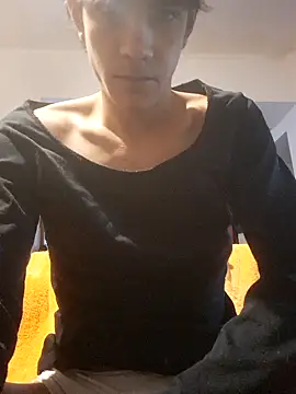 Snapshot of LYZBORNHD chatting on 10-13-25, 09:49 LYZBORNHD online show from 10-13-25, 09:49