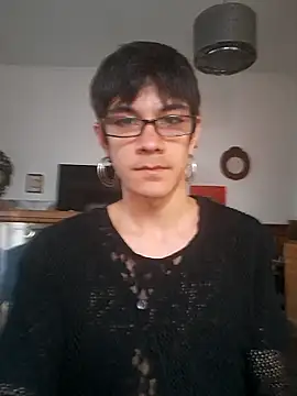 Snapshot of LYZBORNHD chatting on 11-18-25, 08:45 LYZBORNHD online show from 11-18-25, 08:45