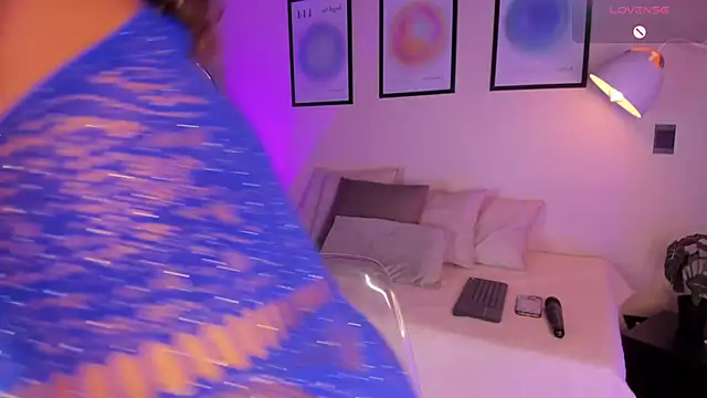 Arianabromw online show from 03-25-26, 07:13