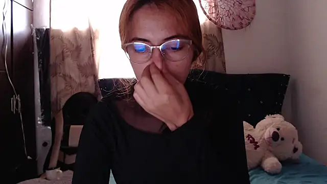 Snapshot of Kate_lorens9 chatting on 10-18-25, 04:20 Kate lorens9 online show from 10-18-25, 04:20