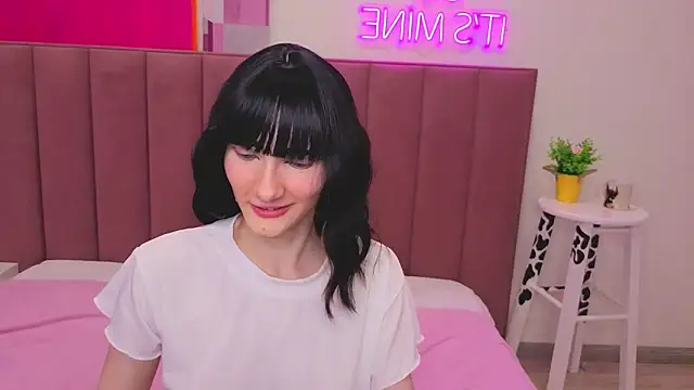 Snapshot of Lili_flowerr chatting on 06-16-26, 11:54 Lili flowerr online show from 06-16-26, 11:54