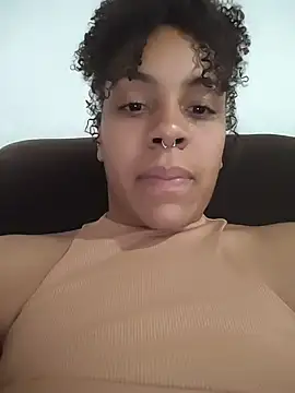 Julia Pretinha online show from 12-15-25, 01:06