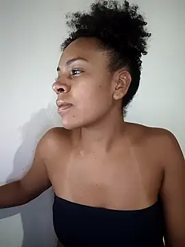 Julia Pretinha online show from 02-15-26, 02:23