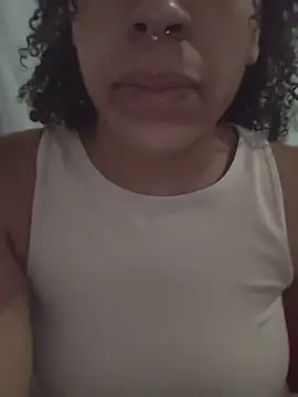 Julia Pretinha online show from 10-27-25, 01:01