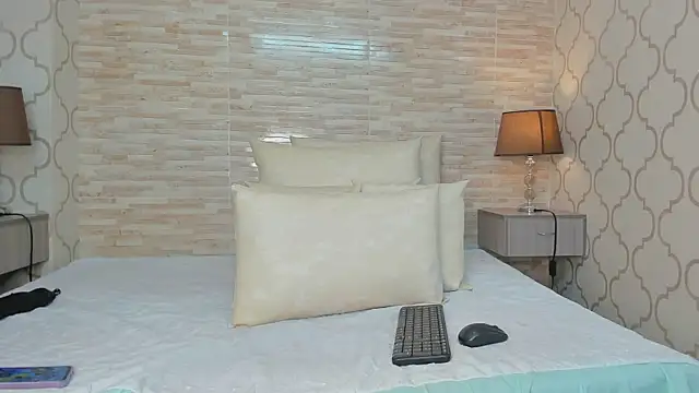 ZoeSmitth online show from 02-22-25, 12:18