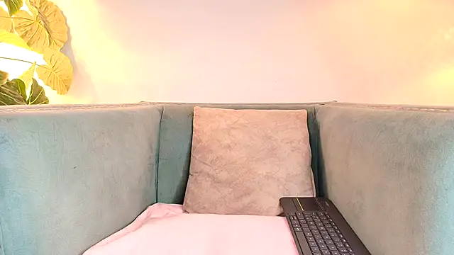 Fluffy Bubble21 online show from 09-25-25, 03:23