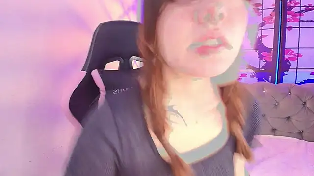 Fluffy Bubble21 online show from 12-21-25, 04:25