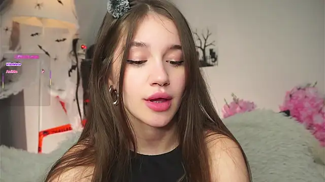 AmiLewis online show from 11-02-25, 01:21