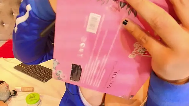 Miia Thompsonn online show from 11-28-25, 12:00