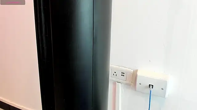 Miia Thompsonn online show from 04-17-26, 03:42