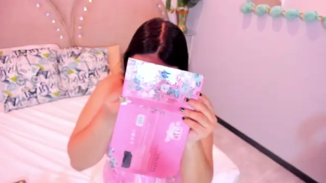 Miia Thompsonn online show from 11-27-25, 03:18