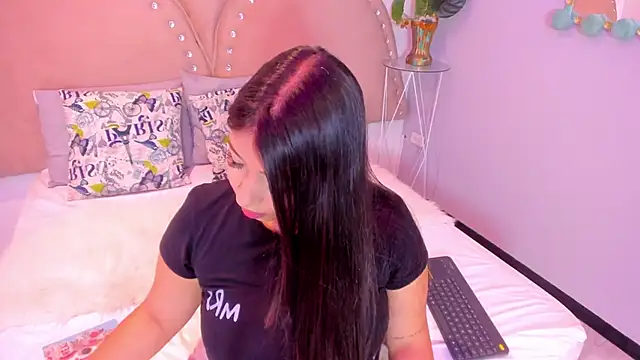 Miia Thompsonn online show from 01-07-26, 03:33