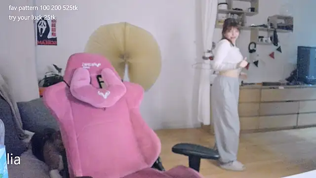 lil lia online show from 04-17-26, 09:50