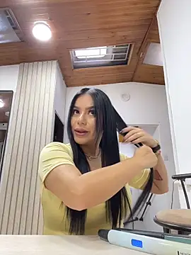 Snapshot of Miah_gomez_ chatting on 03-13-26, 11:37 Miah gomez online show from 03-13-26, 11:37