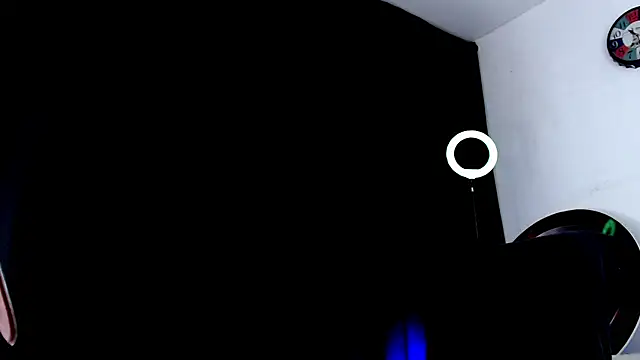 Snapshot of Antonywebb94 chatting on 12-16-25, 05:28 Antonywebb94 online show from 12-16-25, 05:28