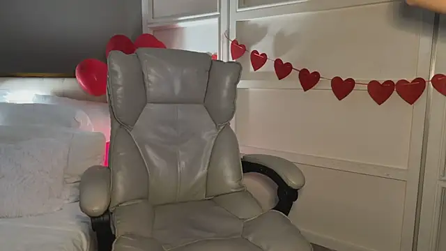 UrLillShy online show from 02-25-26, 01:17